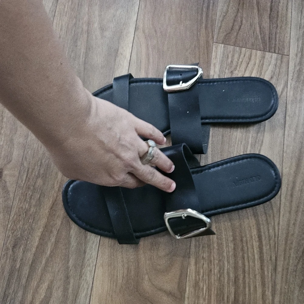 Old Navy Women's Black Double Strap  Buckle Casua Sandals Size 11.